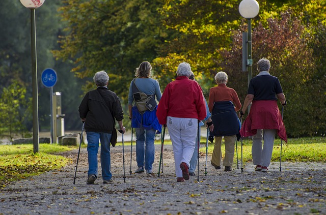 nordic walking v parku